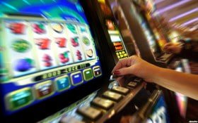 Dealer profesional hepimod menyajikan permainan dadu online dengan streaming video berkualitas tinggi